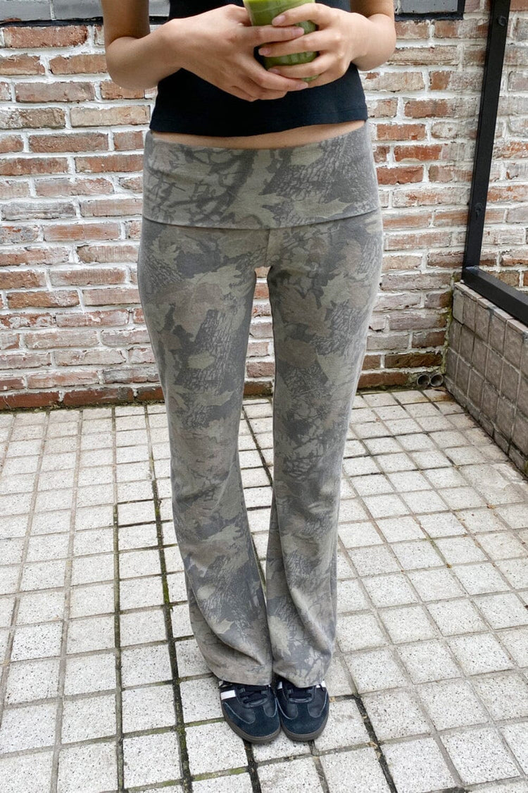 Priscilla Camouflage Pants | Camouflage Leaves / XS/S