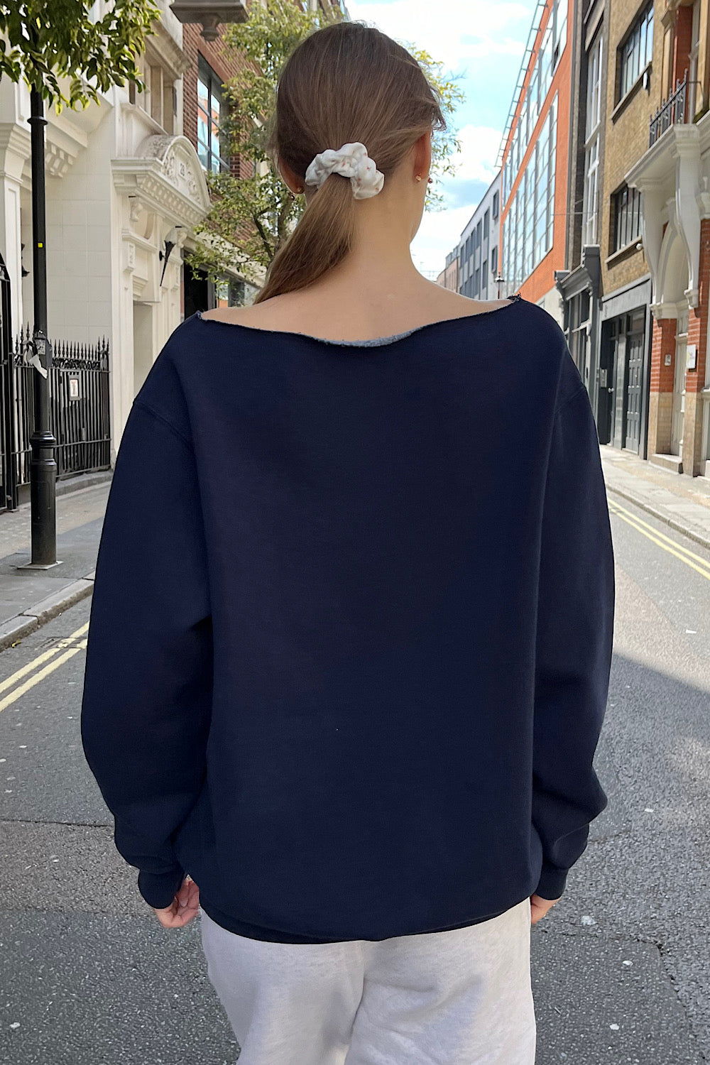 Erica 14 Sweatshirt – Brandy Melville UK