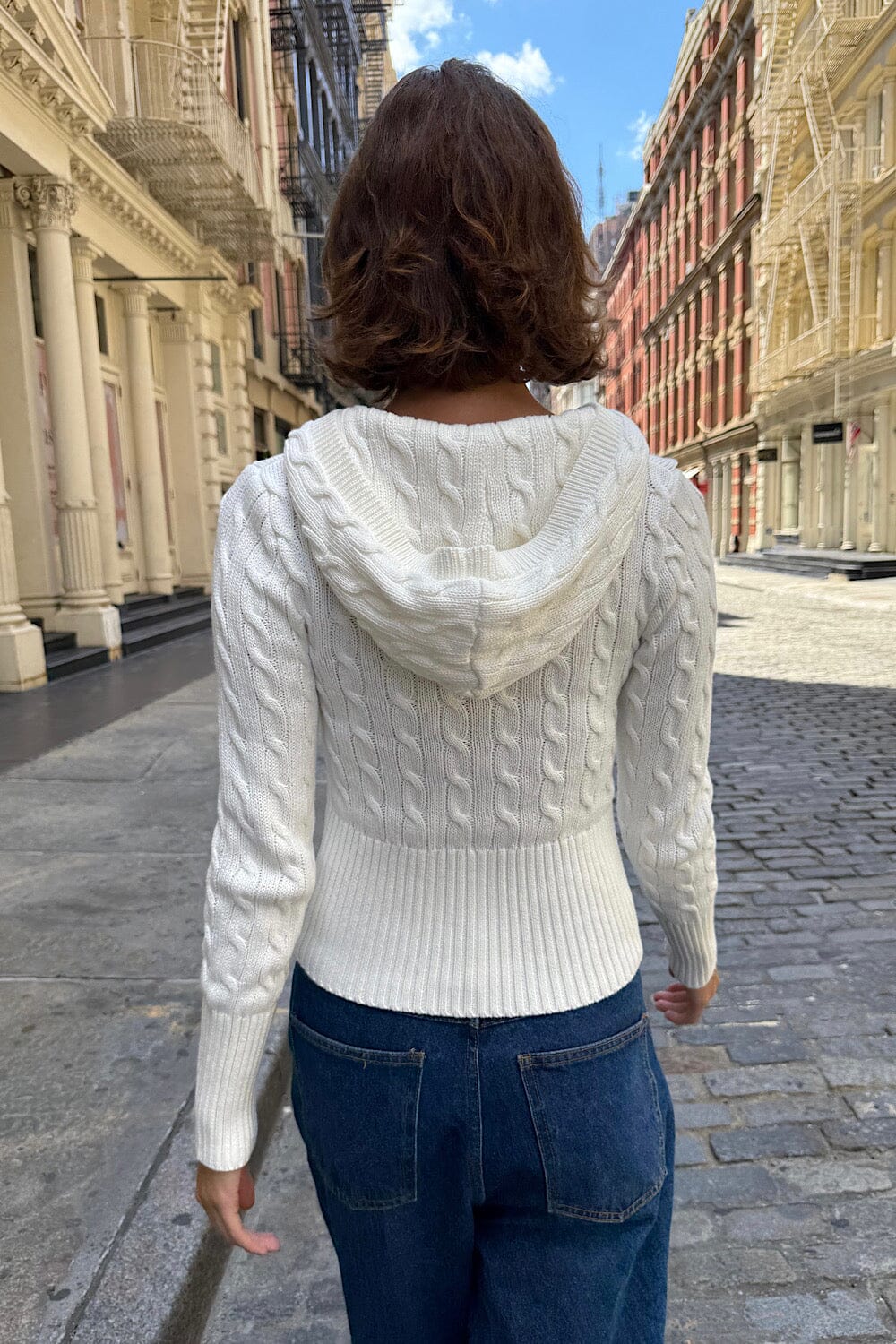 Natural White / Regular Fit