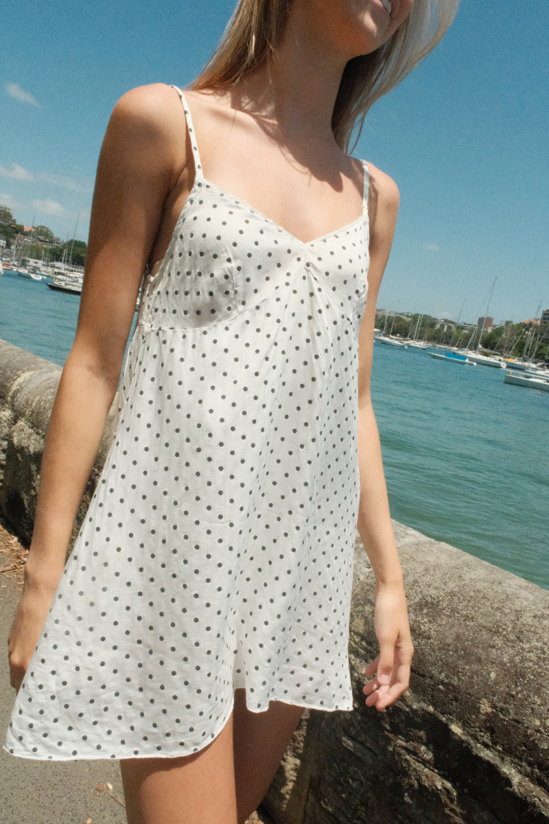 Gabriela Dress | White Navy Polka Dots / XS/S