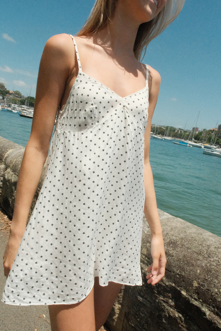 Gabriela Dress | White Navy Polka Dots / XS/S