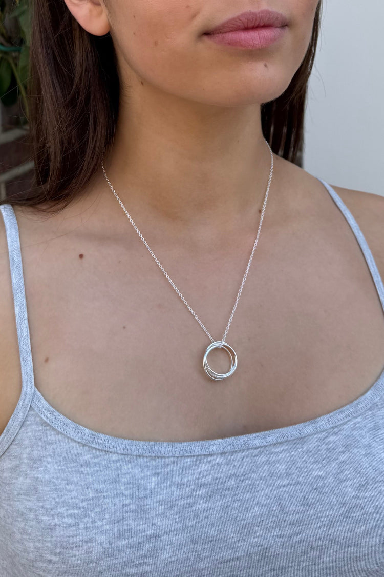 Twist Circle Necklace | Silver