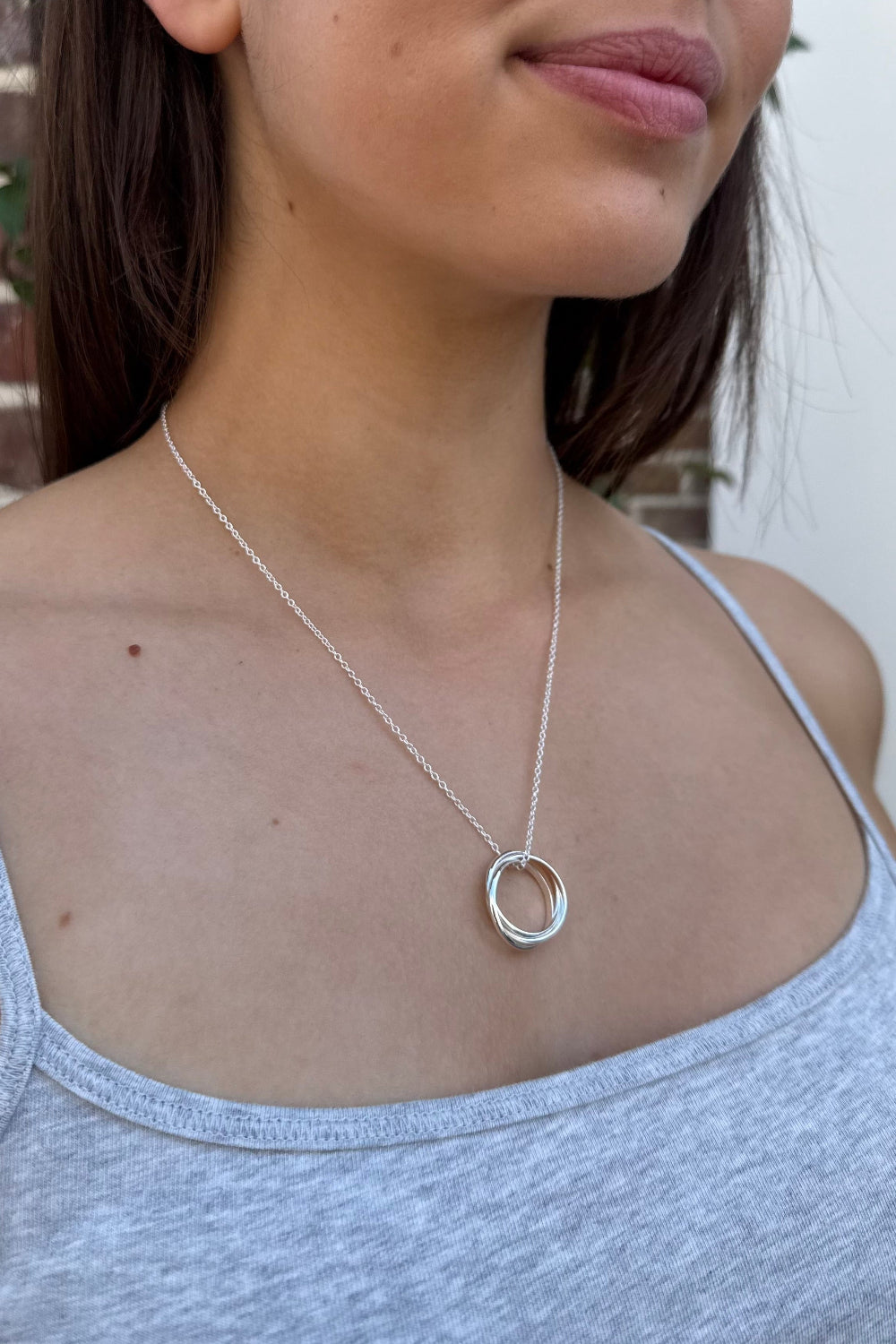 Twist Circle Necklace | Silver