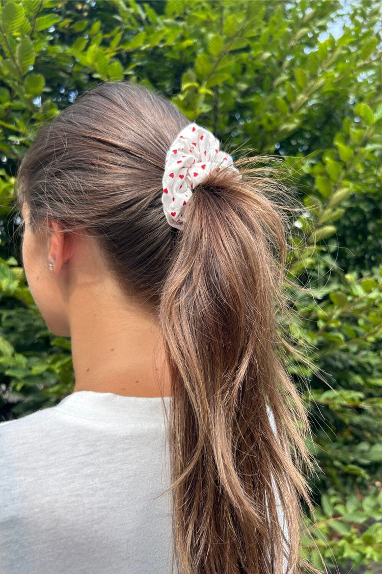 Heart Print Scrunchie | White With Red Hearts