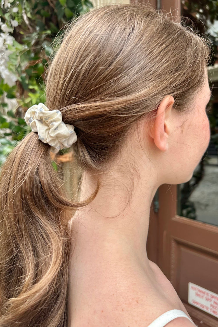 Floral Scrunchie | Ivory Light Blue Daisy Floral