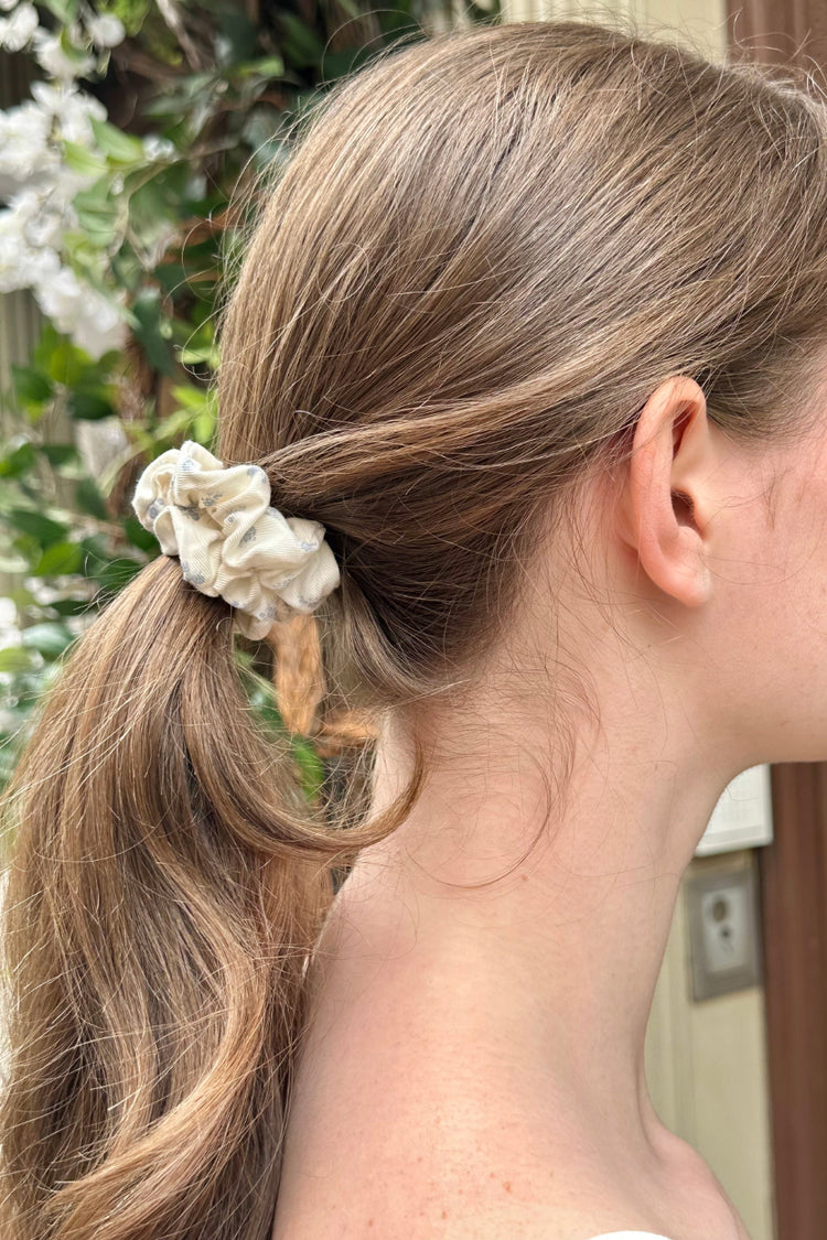 Floral Scrunchie | Ivory Light Blue Daisy Floral