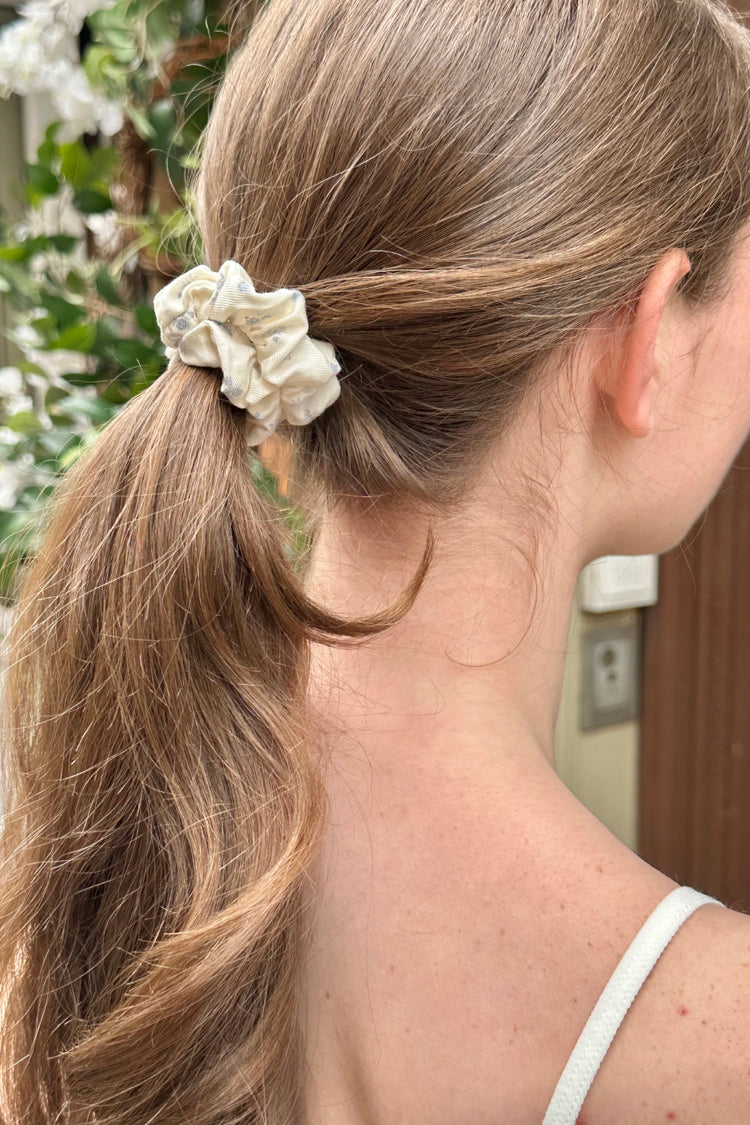 Floral Scrunchie | Ivory Light Blue Daisy Floral