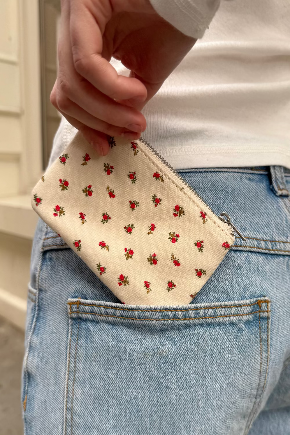 Floral Coin Purse | Ivory With Red Flowers