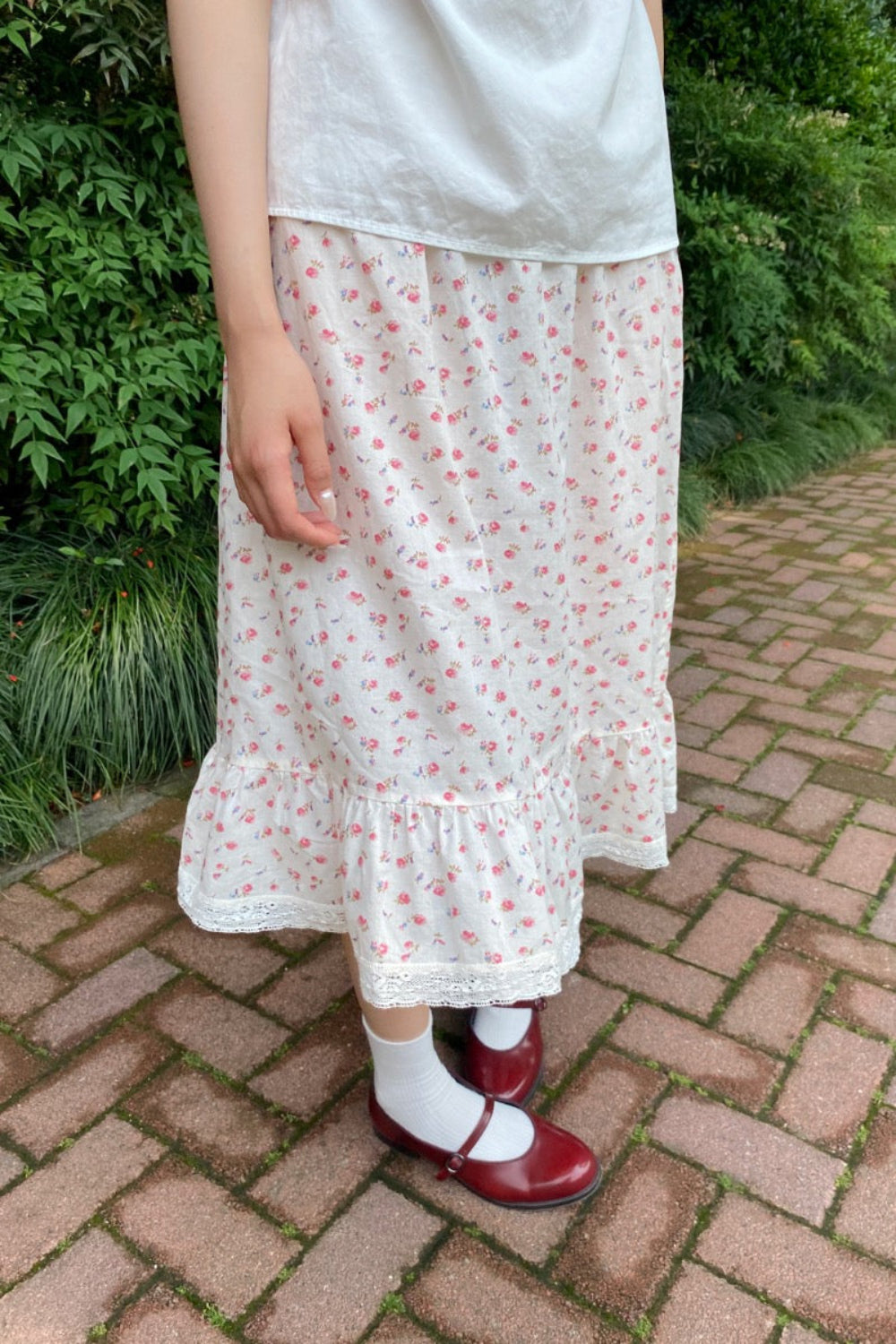 Justine Floral Skirt | White With Red Roses / XS/S
